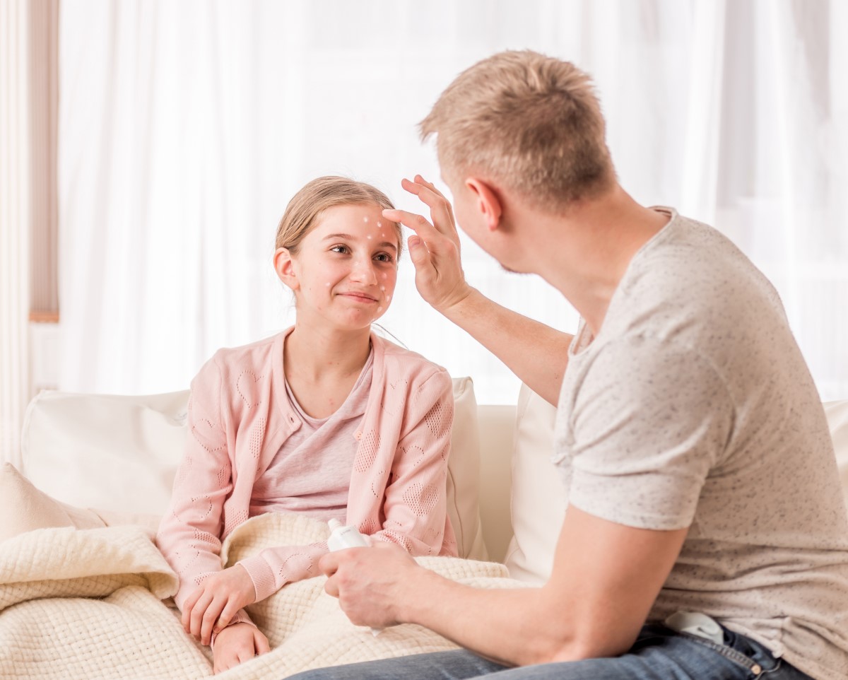 mettre du dentifrice sur les boutons