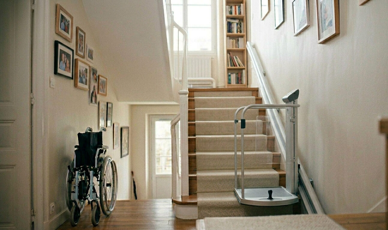 Monte escalier debout