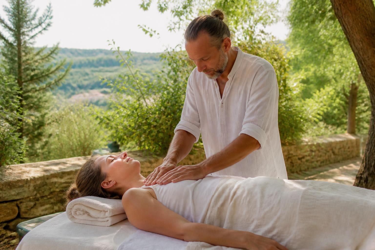 découvrez le massage énergétique au hameau de l'étoile à saint-martin-de-londres, une expérience unique alliant énergie et sérénité pour votre bien-être.